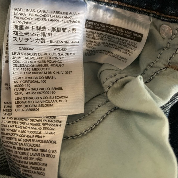 Women’s Levi jeans slimming slim jean size 31 - Picture 4 of 8